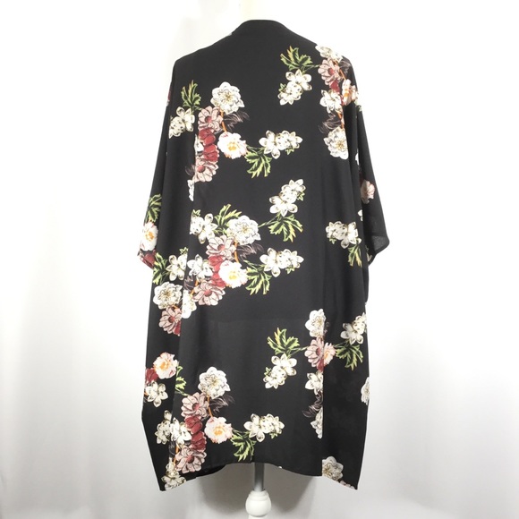 AMARYLLIS | Kimono Boho Black Floral Print - Picture 2 of 8